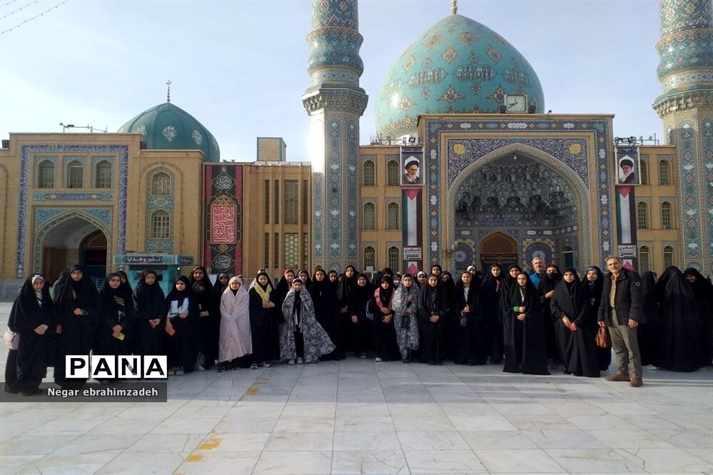 زیارت حرم حضرت معصومه(س) و مسجد جمکران توسط دانش‌آموزان شهرستان جاجرم