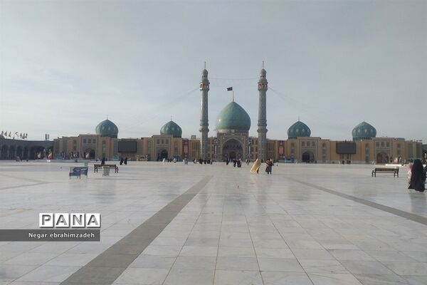 زیارت حرم حضرت معصومه(س) و مسجد جمکران توسط دانش‌آموزان شهرستان جاجرم