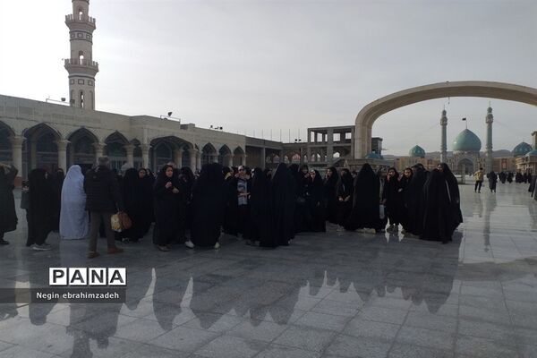 زیارت حرم حضرت معصومه(س) و مسجد جمکران توسط دانش‌آموزان شهرستان جاجرم