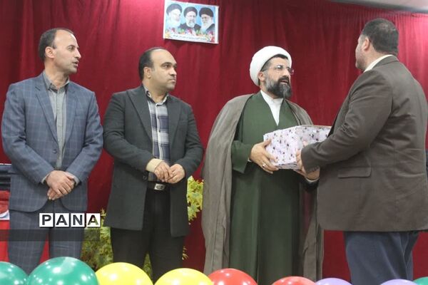 تجلیل از برگزیدگان جشنواره و‌ مسابقات آموزش و پرورش در گلوگاه