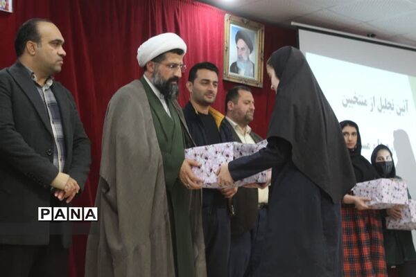 تجلیل از برگزیدگان جشنواره و‌ مسابقات آموزش و پرورش در گلوگاه