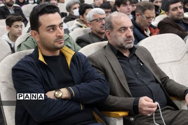 تجلیل از برگزیدگان جشنواره و‌ مسابقات آموزش و پرورش در گلوگاه