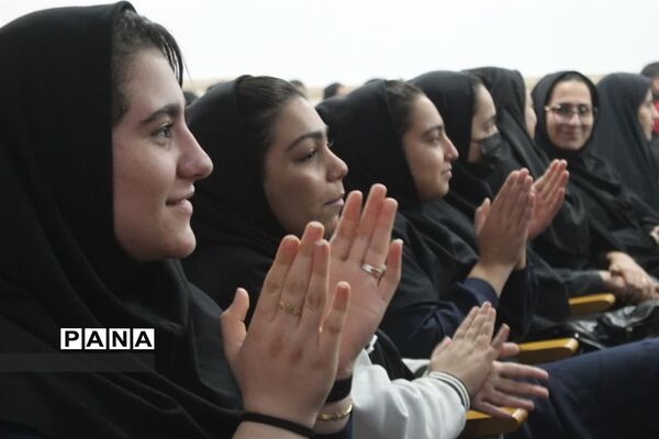 تجلیل از برگزیدگان جشنواره و‌ مسابقات آموزش و پرورش در گلوگاه