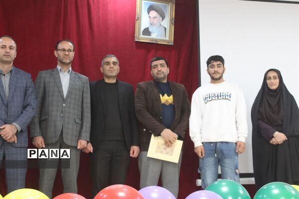 تجلیل از برگزیدگان جشنواره و‌ مسابقات آموزش و پرورش در گلوگاه