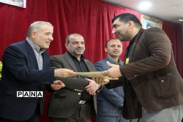 تجلیل از برگزیدگان جشنواره و‌ مسابقات آموزش و پرورش در گلوگاه