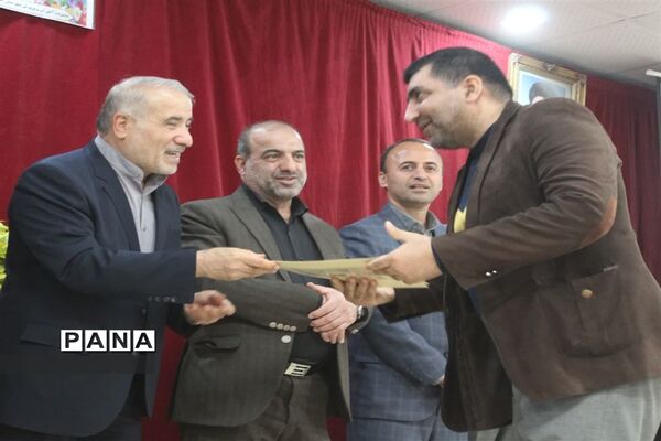 تجلیل از برگزیدگان جشنواره و‌ مسابقات آموزش و پرورش در گلوگاه