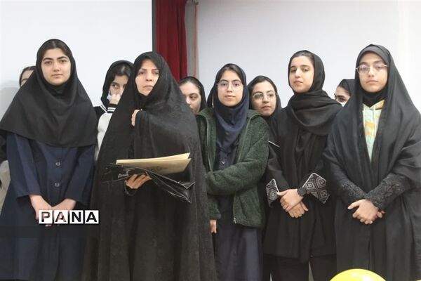 تجلیل از برگزیدگان جشنواره و‌ مسابقات آموزش و پرورش در گلوگاه