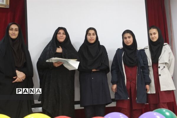 تجلیل از برگزیدگان جشنواره و‌ مسابقات آموزش و پرورش در گلوگاه