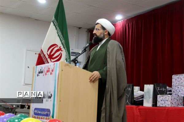 تجلیل از برگزیدگان جشنواره و‌ مسابقات آموزش و پرورش در گلوگاه