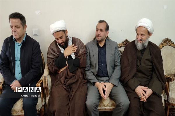 دیدار مسئولان با خانواده شهدای شهرستان‌ قرچک