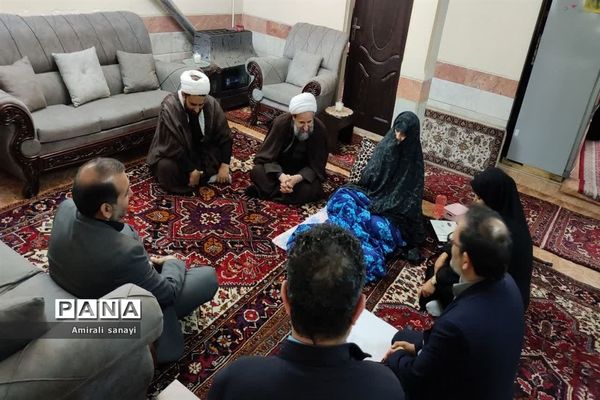 دیدار مسئولان با خانواده شهدای شهرستان‌ قرچک