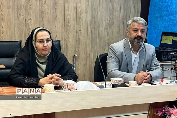 تکریم و تقدیر از دانشجو‌معلمان نو ورود در اداره آموزش و پرورش بهارستان‌دو