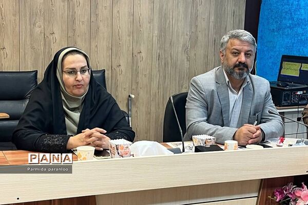 تکریم و تقدیر از دانشجو‌معلمان نو ورود در اداره آموزش و پرورش بهارستان‌دو