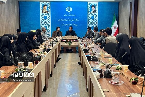 تکریم و تقدیر از دانشجو‌معلمان نو ورود در اداره آموزش و پرورش بهارستان‌دو