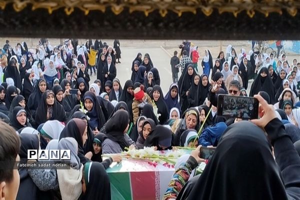 مراسم استقبال از شهید گمنام در دبستان شهید کامجو منطقه تبادکان