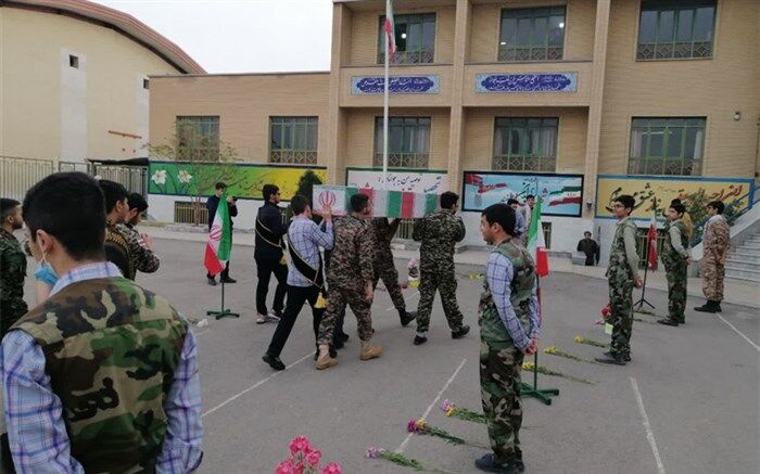 استقبال دانش آموزان دبیرستان نمونه دولتی شهید‌فهمیده قم از شهید گمنام دفاع مقدس