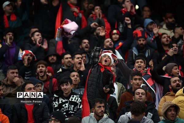 دیدار تیم‌های فوتبال استقلال و پرسپولیس