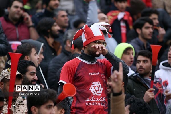دیدار تیم‌های فوتبال استقلال و پرسپولیس