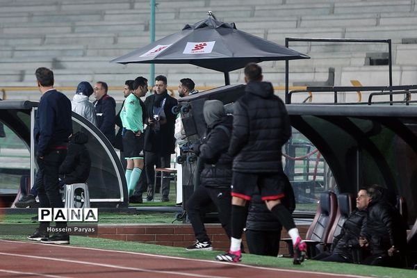 دیدار تیم‌های فوتبال استقلال و پرسپولیس