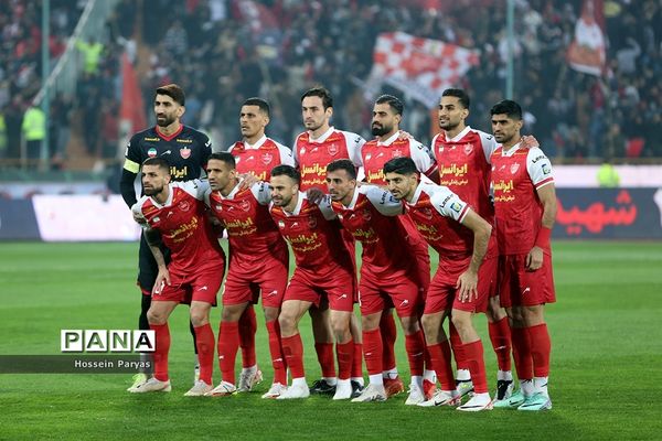 دیدار تیم‌های فوتبال استقلال و پرسپولیس