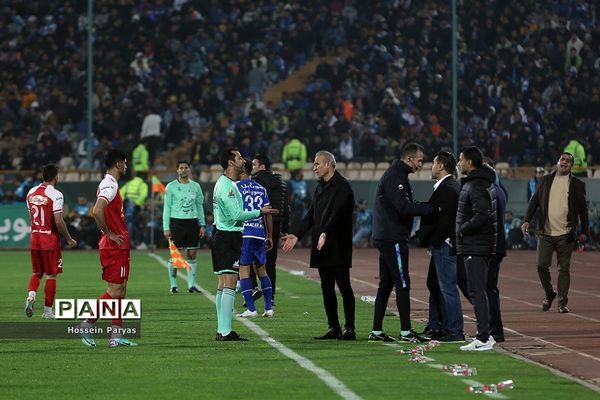 دیدار تیم‌های فوتبال استقلال و پرسپولیس