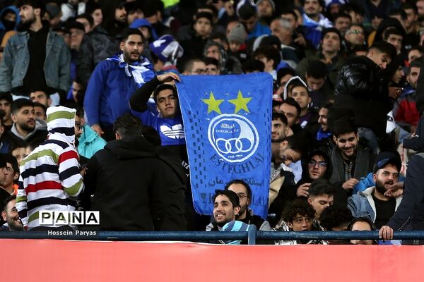 دیدار تیم‌های فوتبال استقلال و پرسپولیس