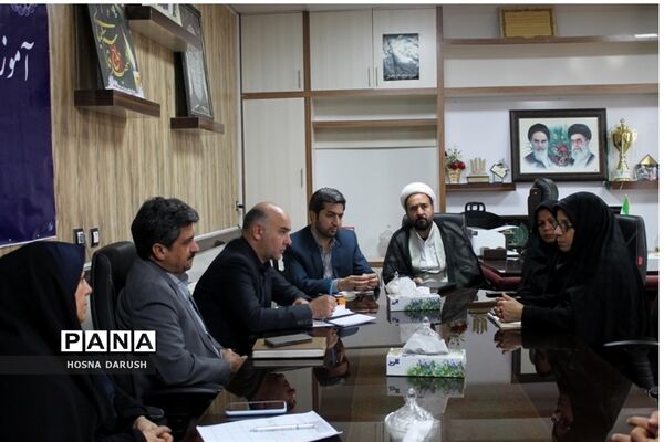 اولین جلسه کمیته توسعه، هماهنگی و پشتیبانی در شهرستان صالح‌آباد