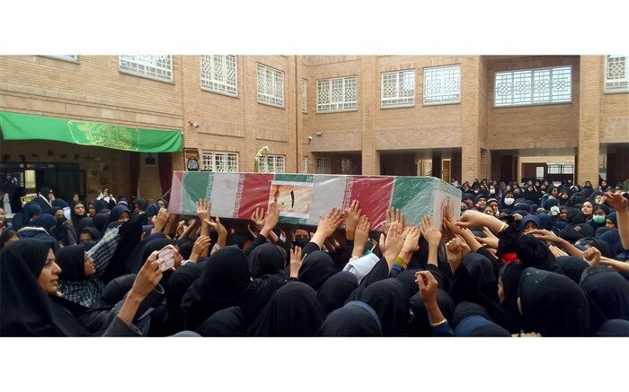 میثاق دانش‌آموزان هنرستان انقلاب با شهید گمنام/فیلم
