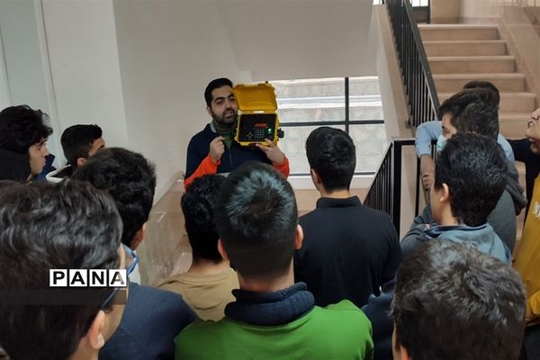 اردوی درون‌مدرسه‌ای در دبیرستان علامه حلی پرند