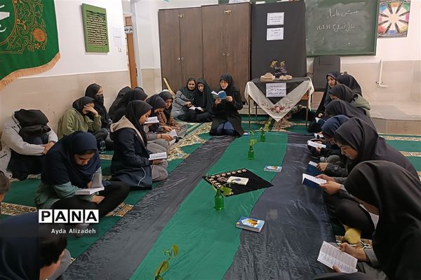 محفل انس با قرآن در دبیرستان ربابه طاهباز ناحیه ۵