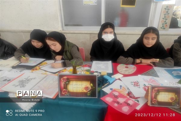 برگزاری نمایشگاه از هنرهای دستی دانش آموزان