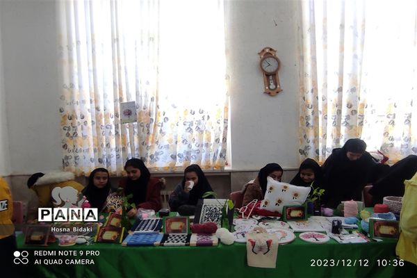 برگزاری نمایشگاه از هنرهای دستی دانش آموزان