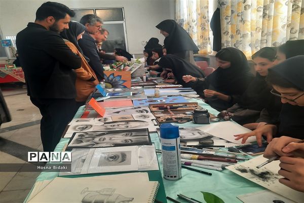 برگزاری نمایشگاه از هنرهای دستی دانش آموزان