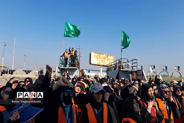 دانش‌آموزان راهیان نور در جوار لاله‌های رود اروند