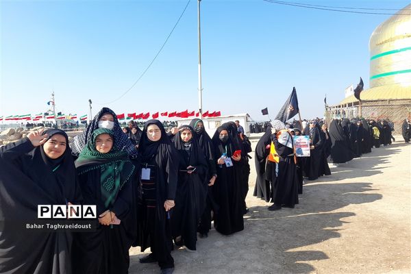 دانش‌آموزان راهیان نور در جوار لاله‌های رود اروند