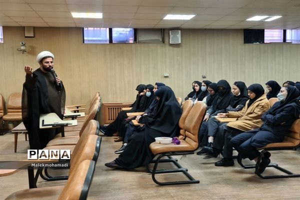 برگزاری مراسم شهادت حضرت فاطمه زهرا(س) در دبیرستان فرهنگ ۱۳