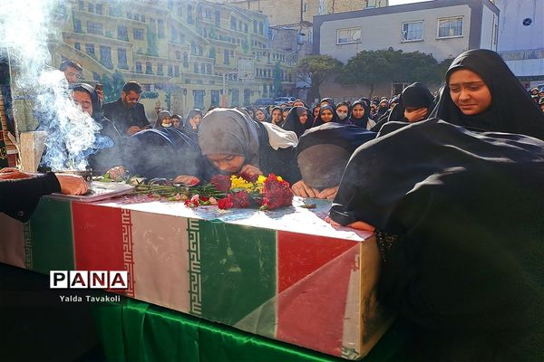 مراسم سوگواری به‌مناسبت شهادت حضرت زهرا سلام الله علیها و تشییع پیکر شهید گمنام در دبیرستان هوشیار