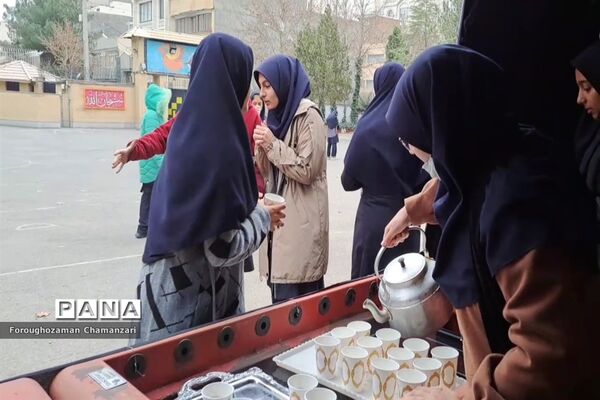 خادمی دانش‌آموزان در موکب فاطمی دبیرستان مهشید مصلی‌نژاد
