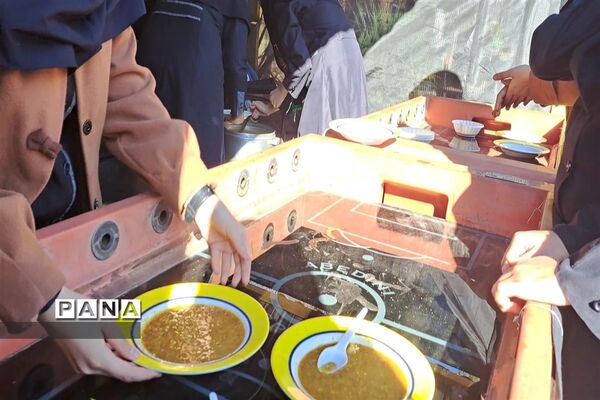خادمی دانش‌آموزان در موکب فاطمی دبیرستان مهشید مصلی‌نژاد