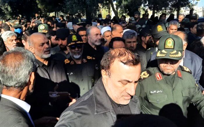 شهدا پرچم افتخار و عزت کشور و پیام‌رسان انقلاب به جهان هستند