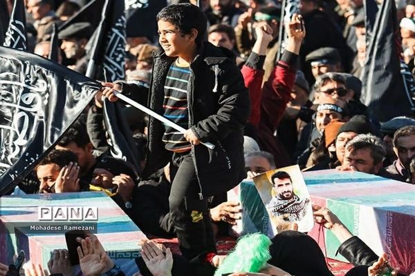 استقبال پرشور عاشقان فاطمی از کاروان شهدای گمنام