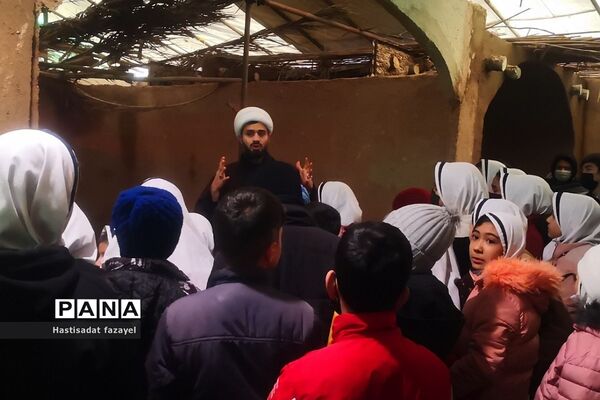 بازدید دانش‌آموزان دماوندی از نمایشگاه حدیث غربت دماوند
