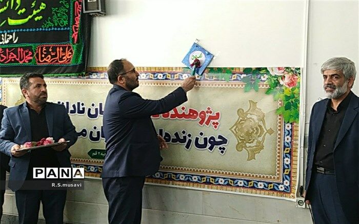 تقدیر از دانش‌آموزان و معلمان پژوهشگر دبیرستان سید احمد فاتحی یک قم