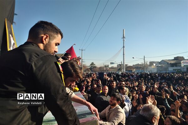 مراسم تشییع پیکر مطهر شهید گمنام همزمان با عزاداری به مناسبت شهادت حضرت فاطمه(س) در مشهد
