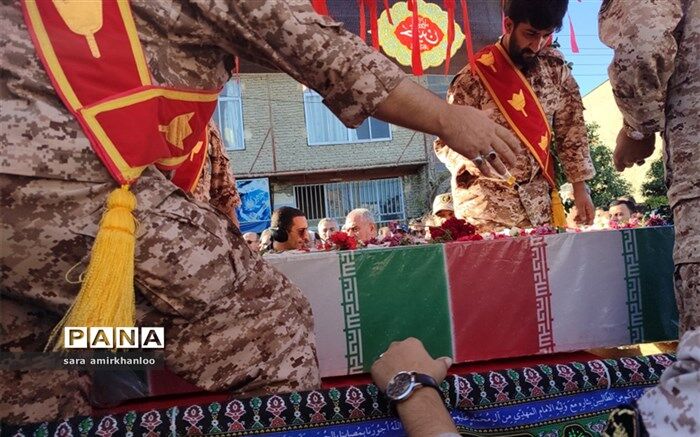 وداع با پیکر شهید گمنام در گلوگاه/ فیلم