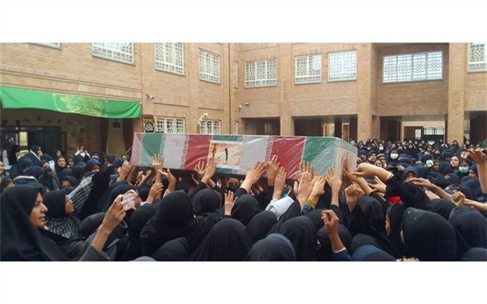 میثاق دانش‌آموزان هنرستان انقلاب با شهید گمنام/ فیلم
