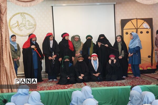 هنرنمایی دختران دبستانی در مشهد در سوگ زهرا سلام الله علیها با اجرای تاتر و سرود