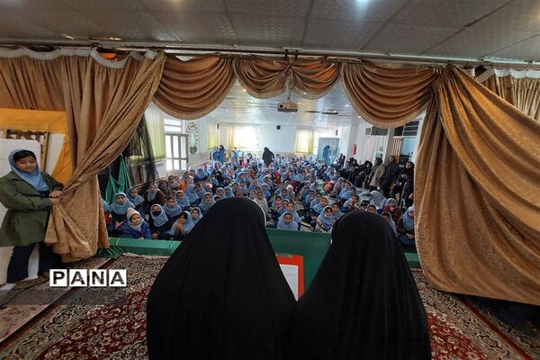 هنرنمایی دختران دبستانی در مشهد در سوگ زهرا سلام الله علیها با اجرای تاتر و سرود