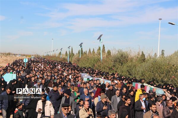 تشییع و خاکسپاری پیکر شهید گمنام در پارک کوهستان یزد