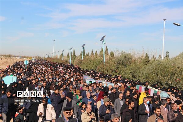 تشییع و خاکسپاری پیکر شهید گمنام در پارک کوهستان یزد